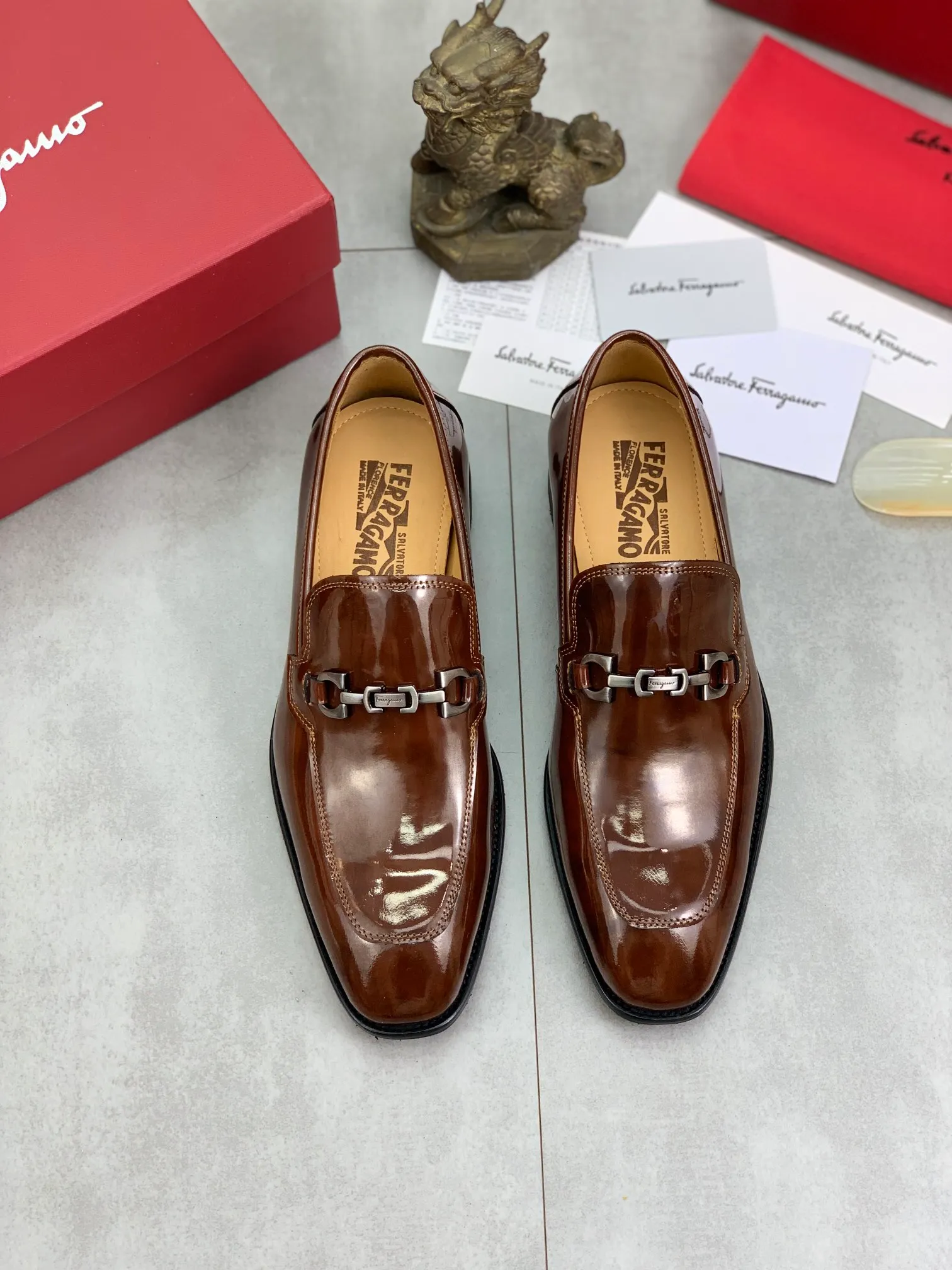 Men's Men's Shoes 💰P460💰[New Style] Water-dyed Niuli 🆘[Salvatore Ferragamo] Ferragamo's latest casual business leather shoes for men! Available at counters simultaneously! The fabric is made of specially imported original pebbled calfskin, and the lining is made of imported water-dyed cowhide. It is absolutely luxurious and leads the fashion trend. Matching code: 38-45 (46 can be customized) Black, brown and burgundy colors available